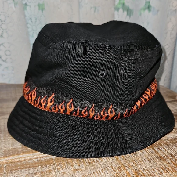 Vintage | 90's Y2K Black Bucket Hat With Flame Design - Picture 4 of 8